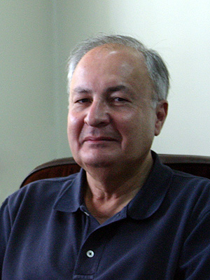 [Yahya Tabesh]